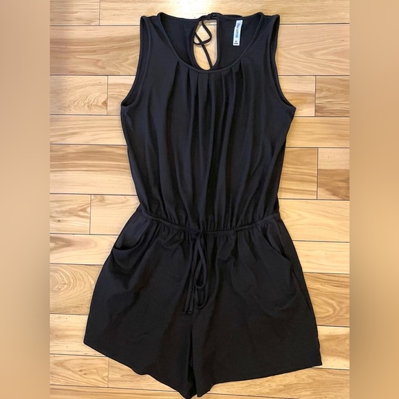 Black Sleeveless WOMENS XL BLACK One Piece SHORTS, EXCELLENT CONDITION & NICE - Picture 5 of 11